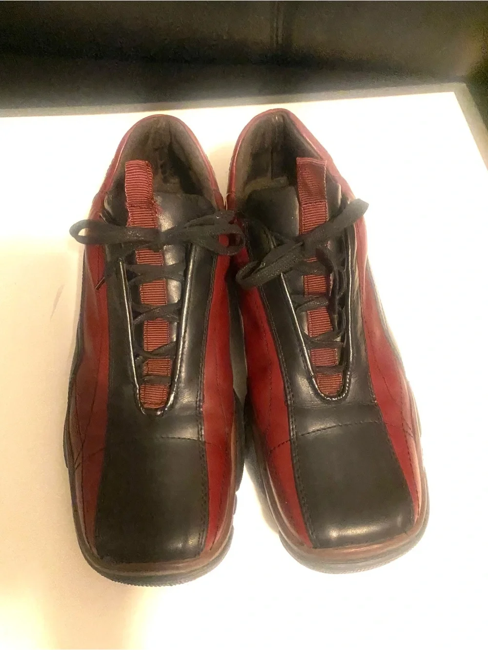 BED|STU Two-Tone Red and Black Leather Lace-Up Derby